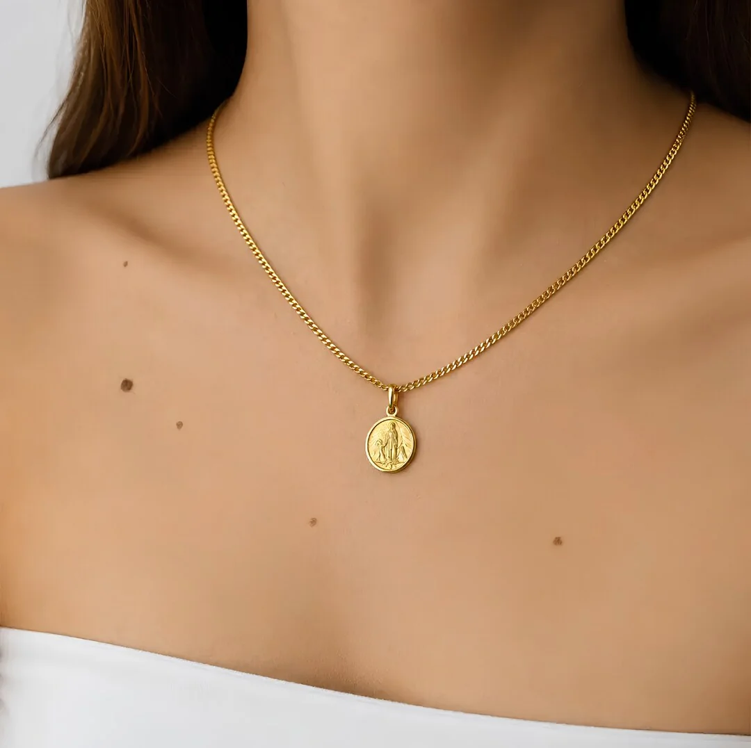 Dije de oro en forma de medalla