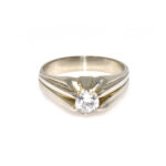 Anillo de oro para hombre 18k diseño solitario con 1 piedra transparente