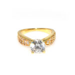 Anillo de oro para mujer diseño solitario con 27 piedras transparentes