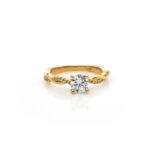 Anillo de oro 18k para mujer diseño entrelazado con 17 circones transparentes