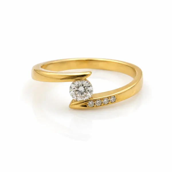 Anillo de oro para mujer 18k diseño cruzado con 5 circones transparentes