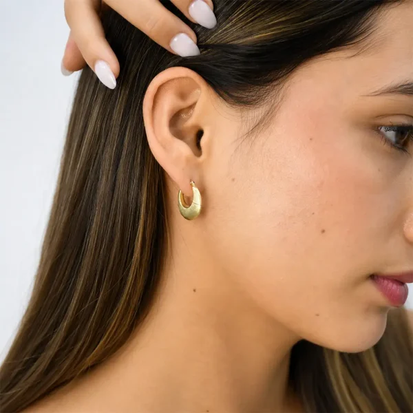 Aretes de oro para mujer 18k diseño candonga arenada seguro a presión